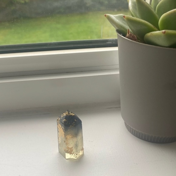 [❌]  Single small standing up crystal with gold flakes inside 💙 - Picture 5 of 16